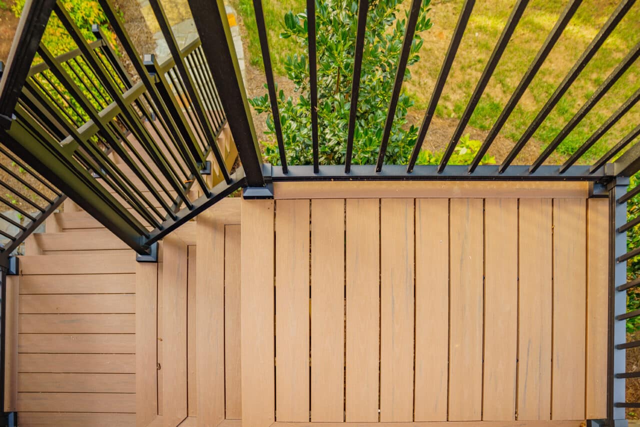 composite decks with aluminum hand railing